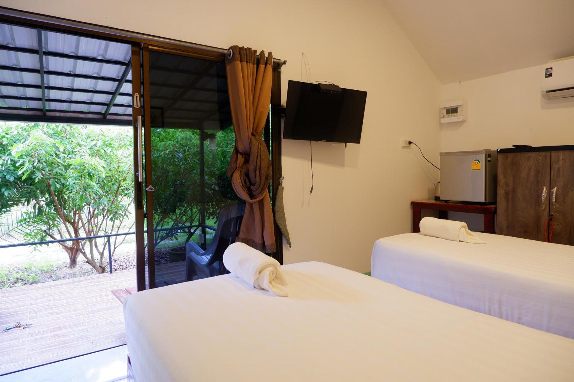 Nok Chan Mee Na Chom Thong Exterior photo