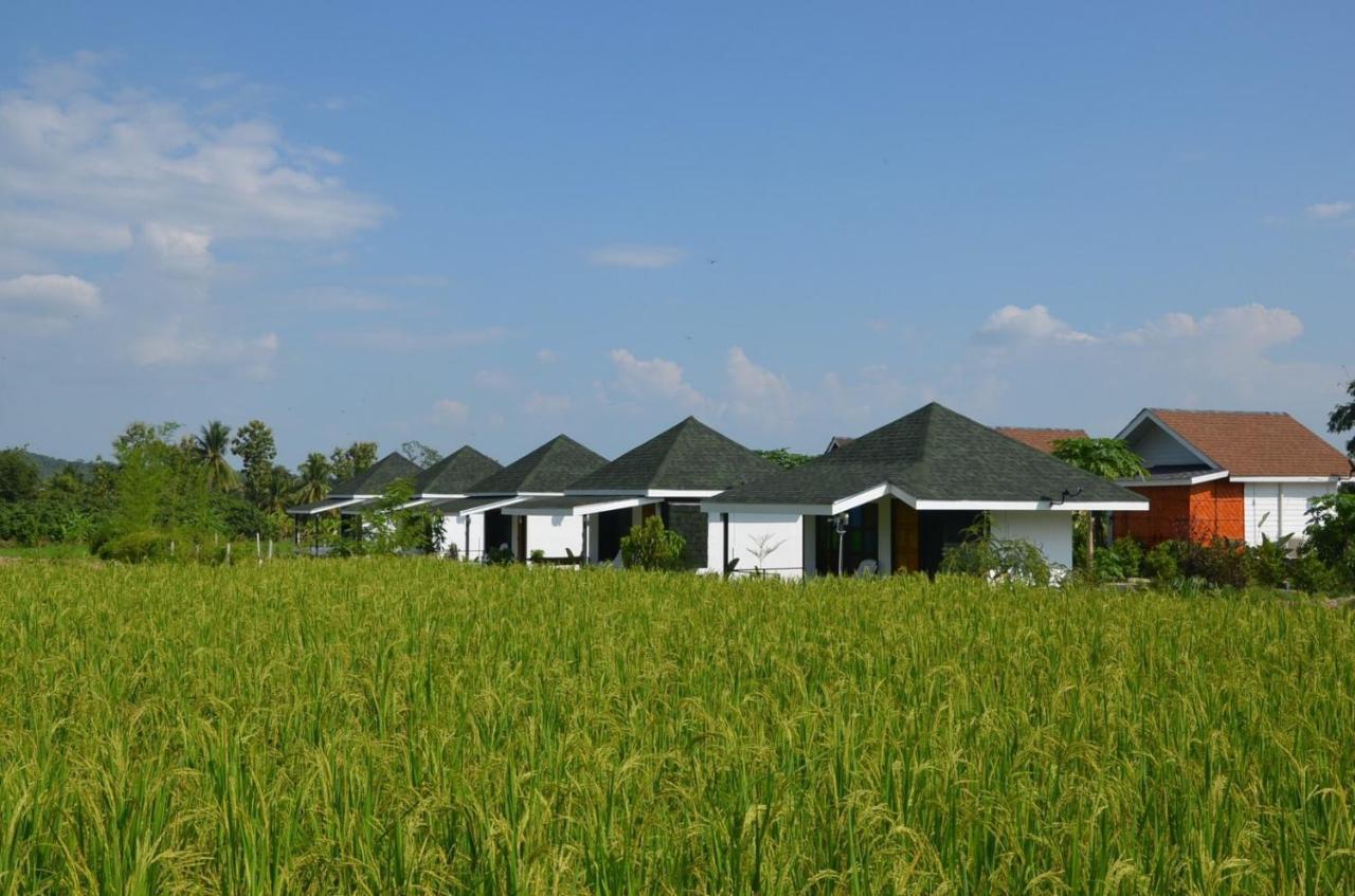 Nok Chan Mee Na Chom Thong Exterior photo